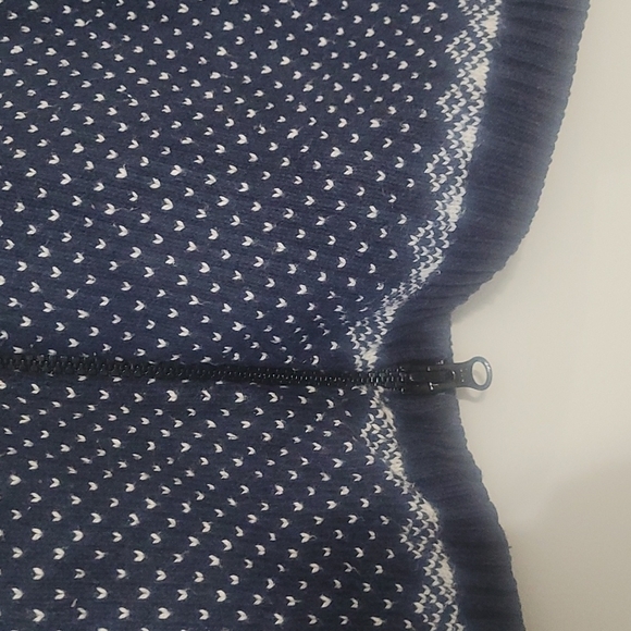 Northern Reflections  V-neck Cardigan Sweater in Blue, green, white mix size M - Picture 9 of 15